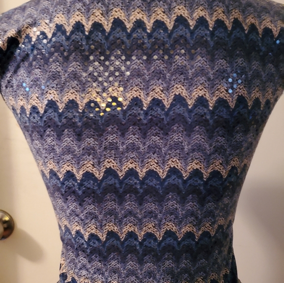 Top - Picture 2 of 2